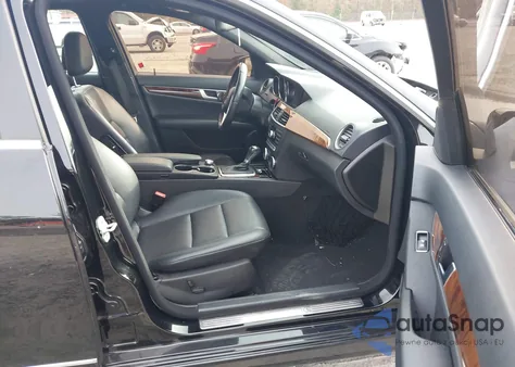 2014 Mercedes-Benz C-Class C 250 Sport z USA, uszkodzony, nr VIN WDDGF4HB4EA963601